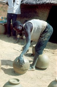 Töpfern ohne Rad, Nigeria, ca. 1966
