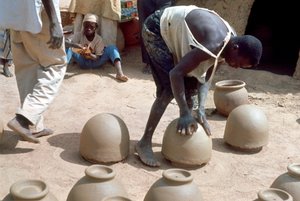 Töpfern ohne Rad, Nigeria, um 1966