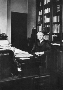 Marie Curie, polnisch-französische Physikerin, 1925