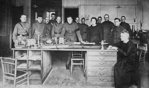 Marie Curie, polnisch-französische Physikerin, am Institut für Radium, Paris, 1919