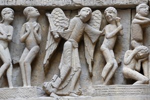Nationalmuseum der französischen Denkmäler. Kathedrale Saint Lazare, Autun. Westfassade. Das Jüngste Gericht. Abguss. Nahaufnahme, Paris, Frankreich