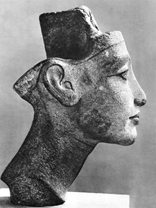 Nofretete, Königin und Frau des Pharao Echnaton, altägyptisch, 14. Jahrhundert v. Chr. von Unbekannt
