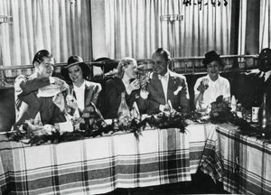 Eröffnung eines Restaurants durch beliebte französische Sänger, Paris, September 1941
