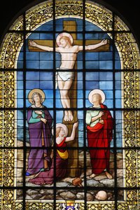 Paris, Frankreich Kirche Saint Roch Buntglasfenster: Christus am Kreuz, Paris, Frankreich