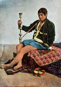 Persische Frau raucht in Kalgan, 1900