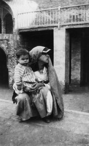 Persische Frau und Kind, 1917-1919