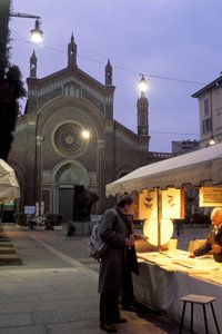 Piazza del Carmine bei Nacht, Mailand, Lombardei, Italien