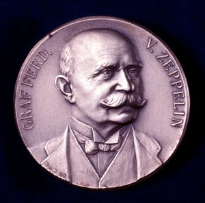 Porträt von Graf Ferdinand von Zeppelin