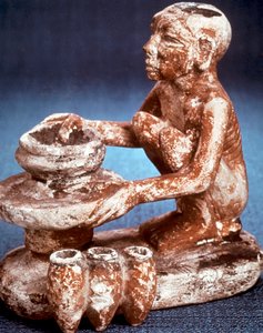 Töpfer, der Gefäße auf einem Rad dreht, Altägyptisch, Altes Reich, 5. Dynastie 2565-2420 v. Chr.
