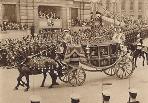 Prinzessin Elizabeth und ihr Cousin Lord Lascelles mit der Prinzessin Royal, 1937 von Unbekannt