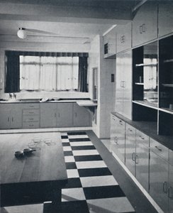 R. W. Symonds und Partner, L. & A.R.I.B.A. - Küche: Kittfarbene zellulosierte Einbauten, Edelstahl