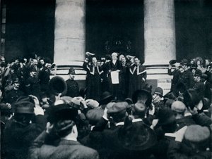 Verlesung der Kriegserklärung gegen die Türkei von der Royal Exchange, London, 1914 von Unbekannt