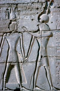 Relief von Amun-Ra, der Rameses II. Leben gibt, Tempel von Rameses II., Luxor, Ägypten, ca. 1250 v. Chr. von Unbekannt