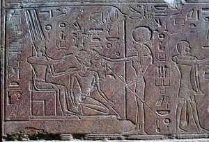Relief zeigt Königin Hatschepsut, die den Segen empfängt, Tempel von Amun, Karnak, Ägypten, ca. 1500 v. Chr. von Unbekannt