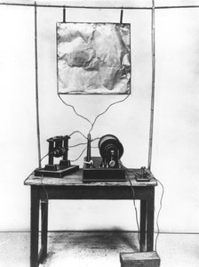 Replik von Marconis erstem Sender, verwendet in seinen frühen Experimenten in Italien, 1894