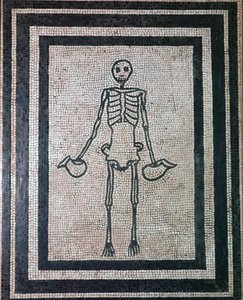 Römisches Mosaik eines Skeletts, 1. Jahrhundert