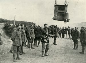 Kite-Ballons der Royal Field Artillery waren die Augen unserer Geschütze in Frankreich, 1919