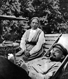 Russischer Bolschewikenführer Wladimir Lenin und Nadeschda Krupskaja, Gorki, UdSSR, 1922