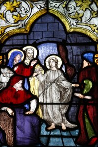 Kathedrale Saint-Corentin, Quimper Buntglasfenster: Jesus und die Gesetzeslehrer, Quimper, Frankreich