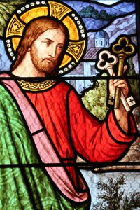 Saint Fargeau Kirche. Glasfenster. Jesus. Frankreich