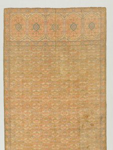 Schärpe mit Blumenfeld und Endpaneelen auf goldenem Grund, 1700er Jahre von Unbekannt