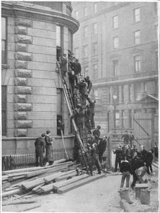 Diener-Feuerwehr im Hotel Cecil, London, um 1903