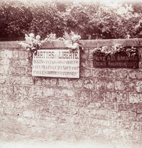 Schild zum Gedenken an Zivilisten, die von den Deutschen erschossen wurden, Dinant, Belgien, um 1914-1918 von Unbekannt