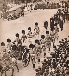 Einfache Majestät: Der Sarg von König Georg, bedeckt vom königlichen Standard von Unbekannt