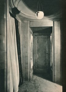 Kleines Vestibül mit Schränken aus weißem Sykomorenholz, um 1925