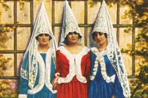 Spanische Frauen in Mantillas, ca. 1928