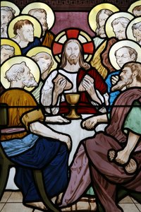 Buntglasfenster in der Kirche Saint-Honoré d