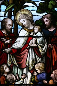 Buntglasfenster, das Jesus zeigt, wie er Kinder willkommen heißt, Billingshurst, Großbritannien von Unbekannt