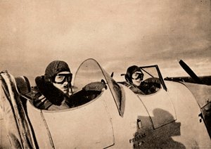 Start eines Schulungsflugs in einem Miles Magister. Der Schüler sitzt im hinteren Cockpit, 1940