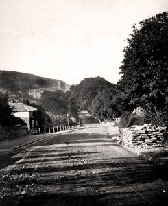Straße durch ein Tal in Hastings, Sussex, frühes 20. Jahrhundert