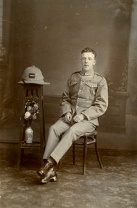 Studio-Porträt eines Soldaten der C-Kompanie, 2. Bataillon des Königsregiments, Irak, 1926