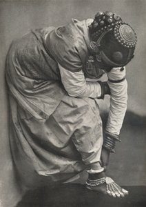 Tamulin mit Fuß- und Kopfschmuck, 1926
