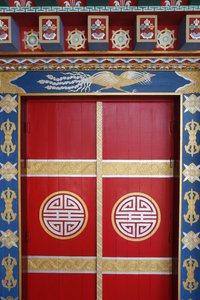 Tempel der Tausend Buddhas. Dashang Kagyu Ling Gemeinde. Pagodentür, La Boulaye, Frankreich