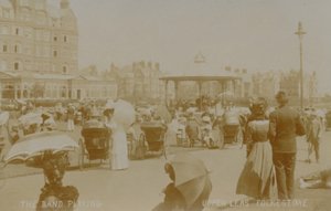 Die Band spielt - Upper Leas, Folkestone, spätes 19. - frühes 20. Jahrhundert von Unbekannt