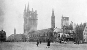 Der Belfried und die Tuchhalle von Ypern, Belgien, 24. November 1914