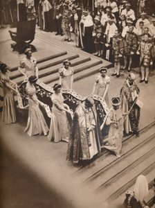 Die Krönungszeremonie in der Abtei: Die Prozession der Königin, 1937