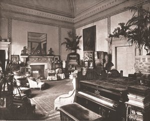 Das Wohnzimmer in der White Lodge, Richmond Park, 1894 von Unbekannt