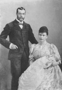 Der Herzog und die Herzogin von York mit dem Säugling Prinz Edward, 1894 1936