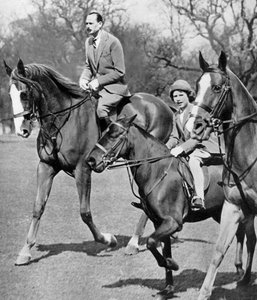 Der Herzog von Gloucester reitet mit Prinzessin Elizabeth im Windsor Great Park, um 1936