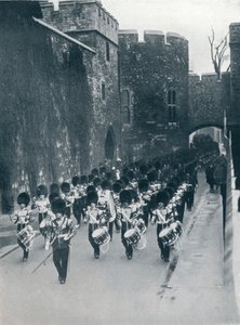 Die Wachen verlassen den Tower of London, ca. 1914