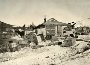 Die Hütte im Sommer, Kohlesäcke links, ca. 1908-1909