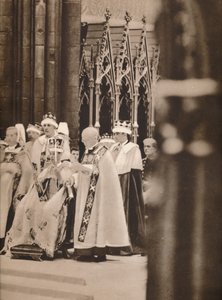 Die Inthronisation Seiner Majestät, der gekrönt und geszeptert zu sehen ist, 1937