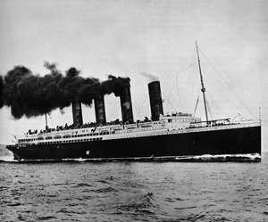 Die Lusitania mit voller Geschwindigkeit, 1915