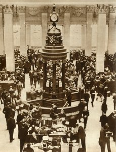 Die Lutine-Glocke im Versicherungsraum bei Lloyds of London, 1933, 1935 von Unbekannt
