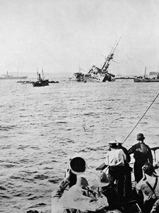 Die Majestic sinkt nach Torpedierung durch ein feindliches U-Boot, 1915 von Unbekannt