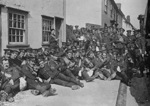 Die neue Armee im Training: Eine Rast am Straßenrand, 1915